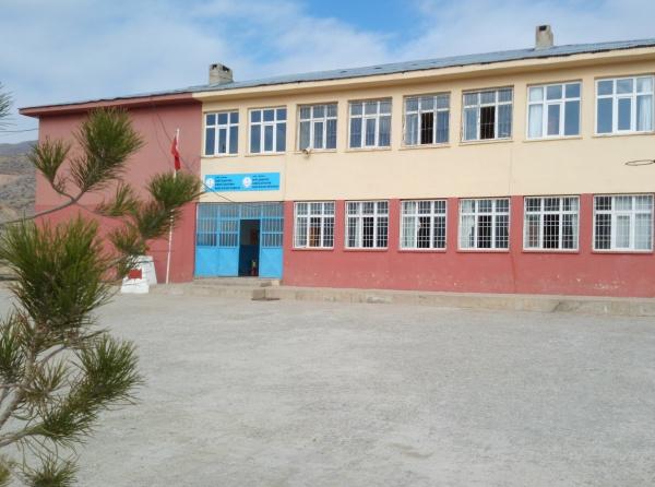 Şehit Jandarma Kıdemli Üsteğmen Kamil Baltacı Ortaokulu Fotoğrafı